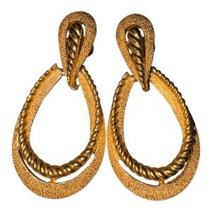 Crown Trifari Gold Tone Rope Teardrop Clip Earrings Vintage J43